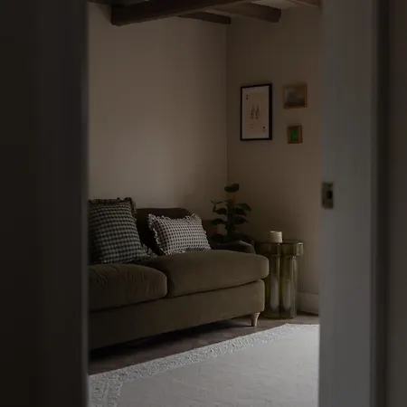 The Nook - Boutique With Hot Tub & Views 엠블톤
