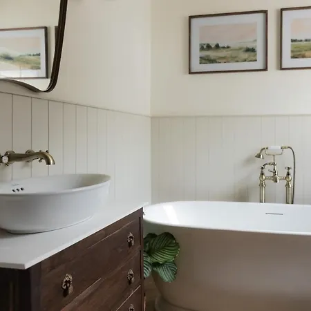 The Nook - Boutique With Hot Tub & Views
