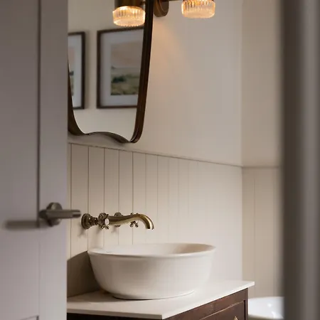 The Nook - Boutique With Hot Tub & Views 펜션 엠블톤