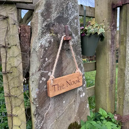 펜션 The Nook - Boutique With Hot Tub & Views